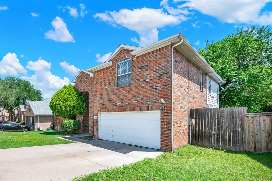 4450 Sharpsburg Drive, Grand Prairie, TX 75052 - #2