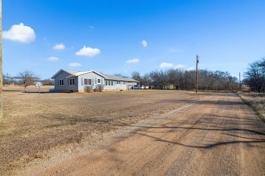 305 Cheyenne Drive, Runaway Bay, TX 76426 - #2