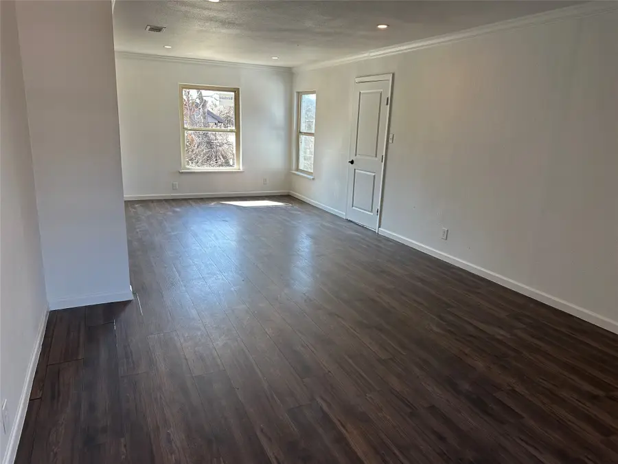 917 NW 8th Street, Grand Prairie, TX 75050 - #2