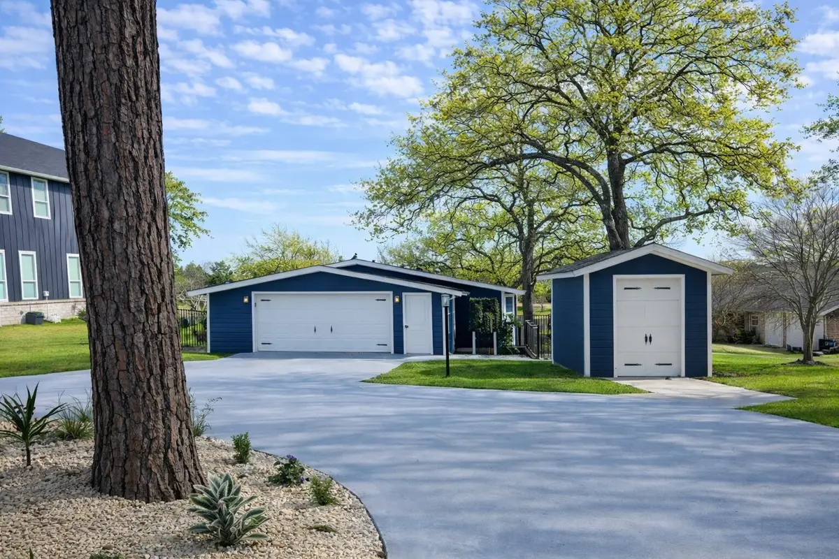 106 Blackfoot Trail, Lake Kiowa, TX 76240 - #1