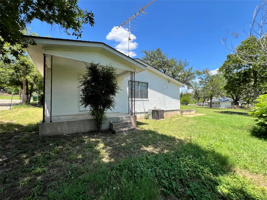 104 E Little Street, Hamilton, TX 76531 - #3