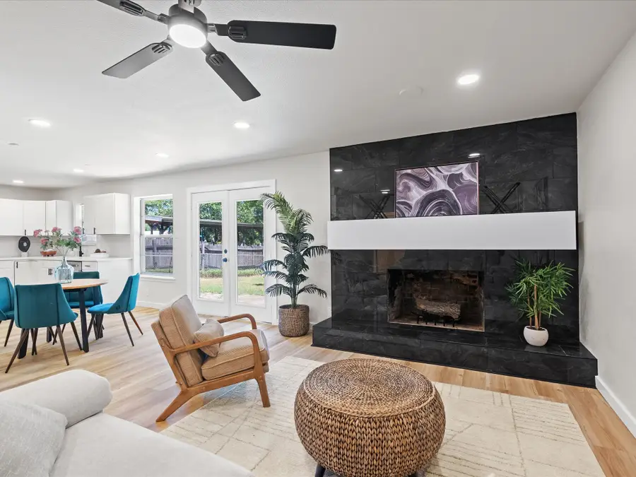 713 Hillside Drive, Sherman, TX 75090 - #3