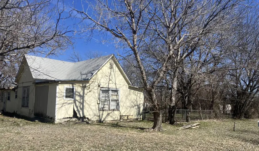 501 N Houston Street, De Leon, TX 76444 - #3