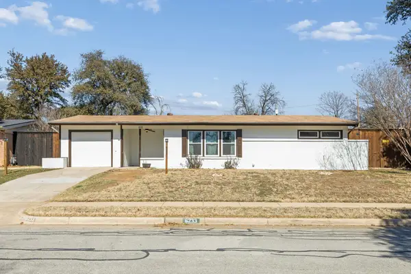 6233 Windermere Place, Fort Worth, TX 76112