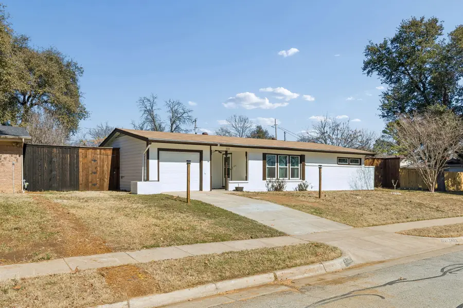 6233 Windermere Place, Fort Worth, TX 76112 - #2