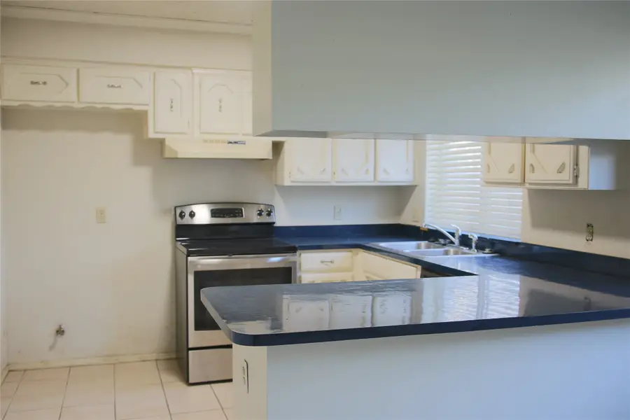 902 Rockwall Drive, Euless, TX 76039 - #2