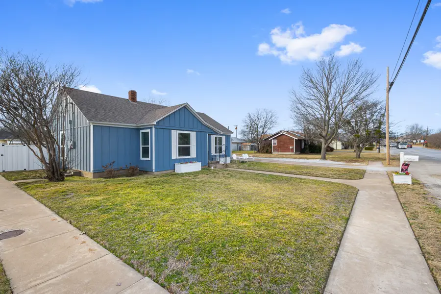 1104 S College Avenue, Decatur, TX 76234 - #3