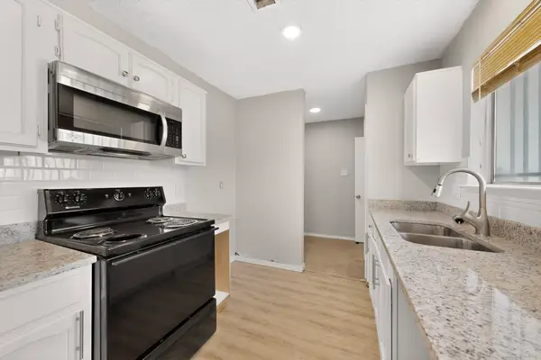 948 Carom Way, Dallas, TX 75217