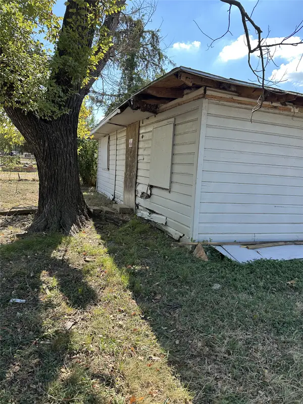 2435 Iroquois Street, Dallas, TX 75212