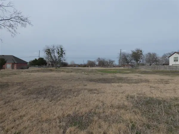 632 E Reindeer Road, Lancaster, TX 75146