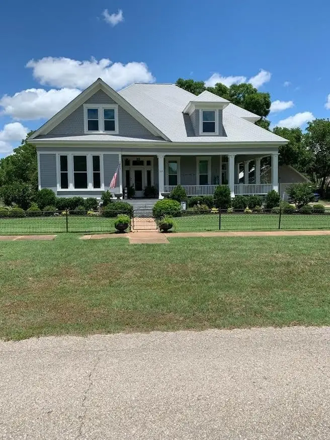 201 E Hayes Avenue, Whitney, TX 76692 - #1