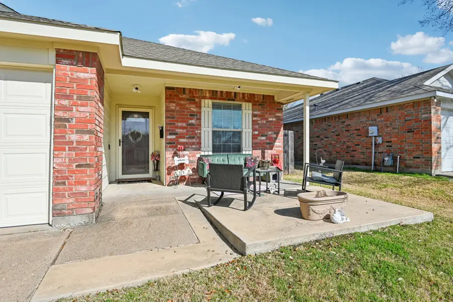 1102 N Gaines Street, Ennis, TX 75119 - #3