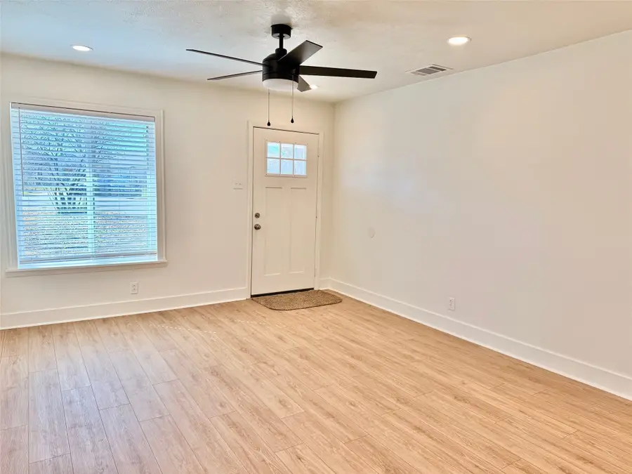 809 Shawnee Trace, Grand Prairie, TX 75051 - #2