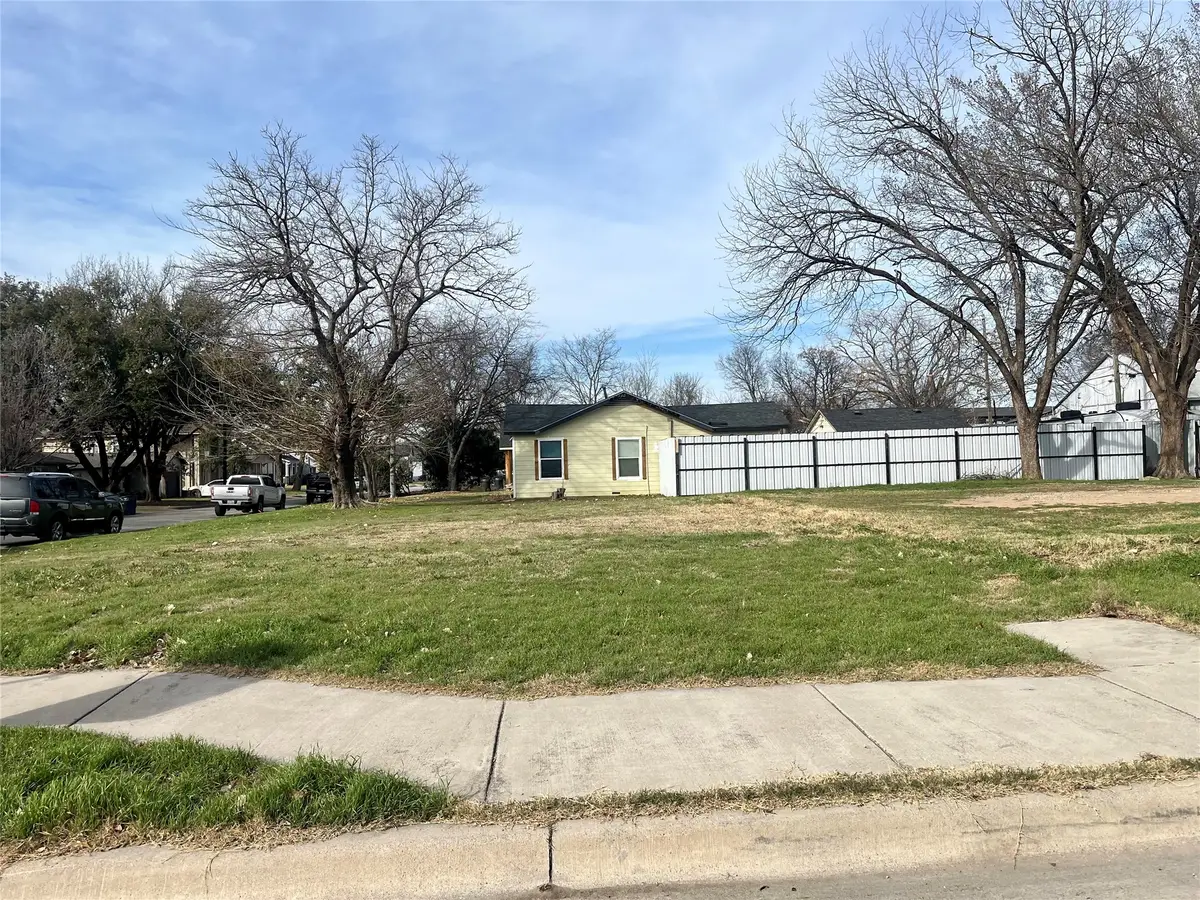 1820 W Lowden Street, Fort Worth, TX 76110 - #1