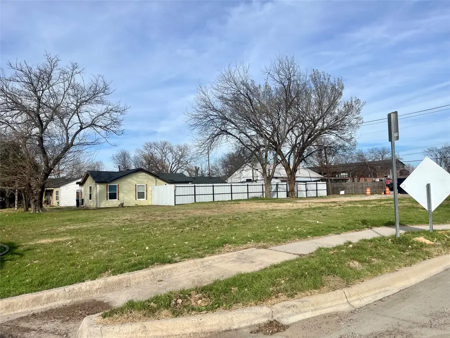 1820 W Lowden Street, Fort Worth, TX 76110 - #3