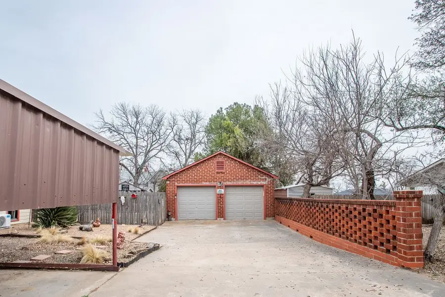 741 N 2nd Street, Albany, TX 76430 - #2