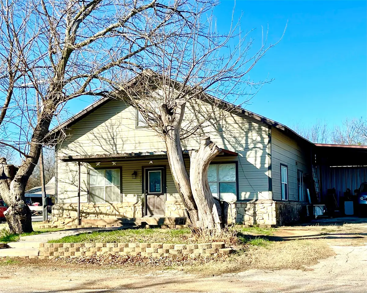 209 N Bowie Street, Jacksboro, TX 76458 - #1
