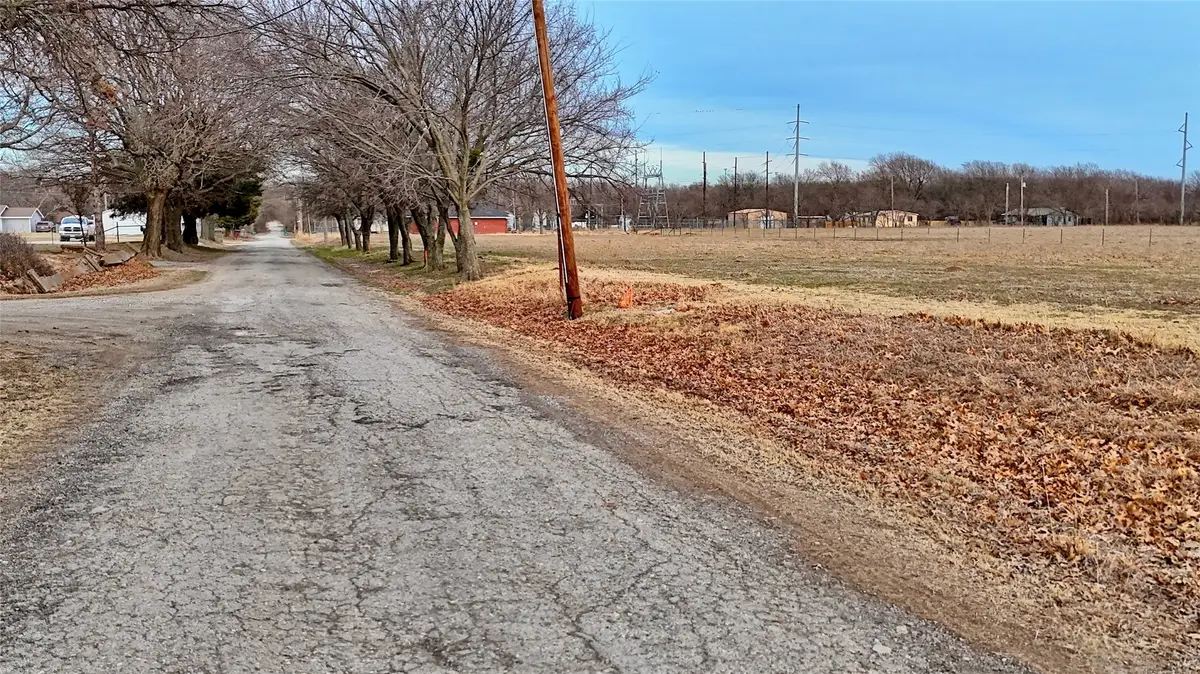 815 W Williams Street, Saint Jo, TX 76265 - #1
