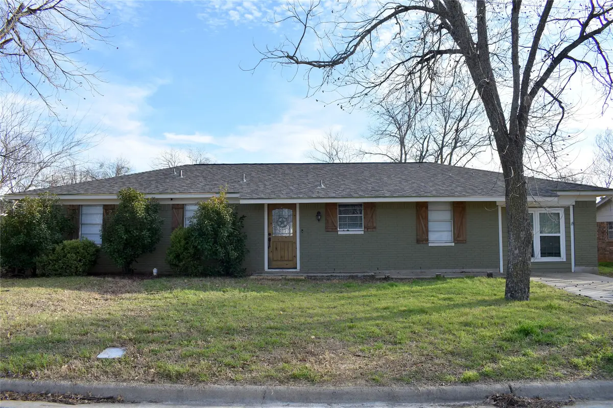 1207 E Fitzgerald Street, Bangs, TX 76823 - #1