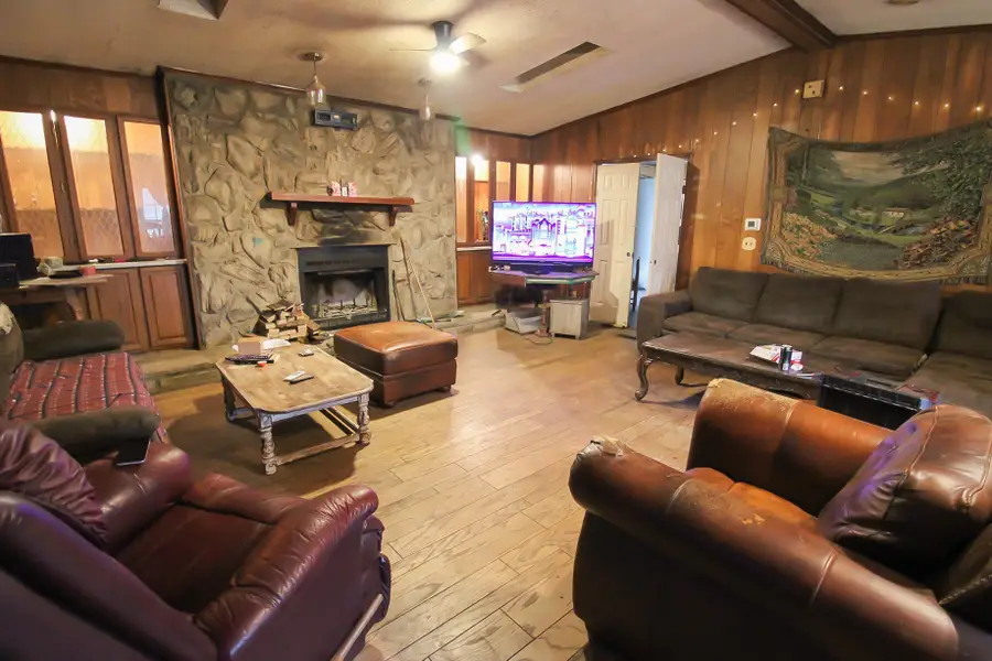 204 E 9th, Hooks, TX 75561 - #3