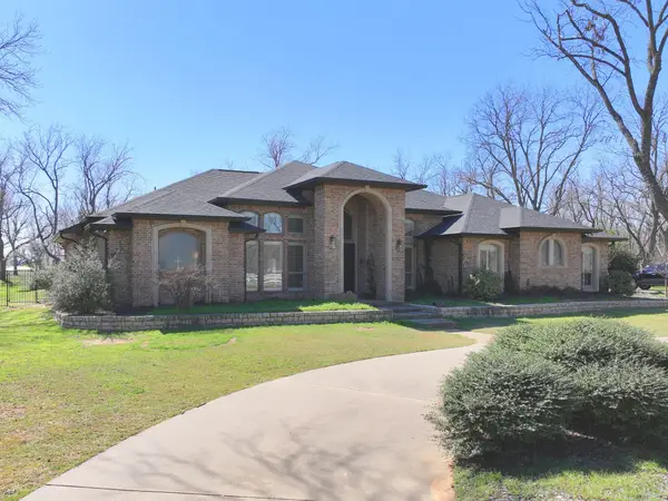 8810 S Hampton Drive, Granbury, TX 76049