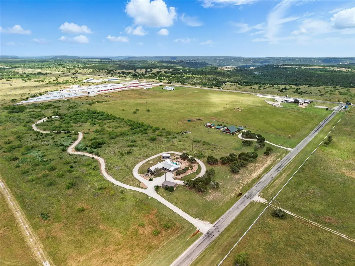 186 W Hellsgate Drive, Strawn, TX 76475 - #1