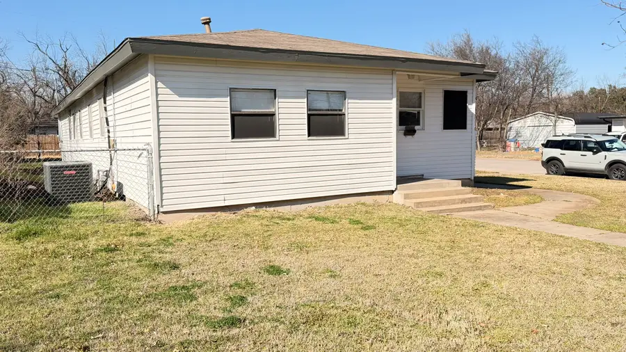 1102 Poindexter Avenue, Cleburne, TX 76033 - #2