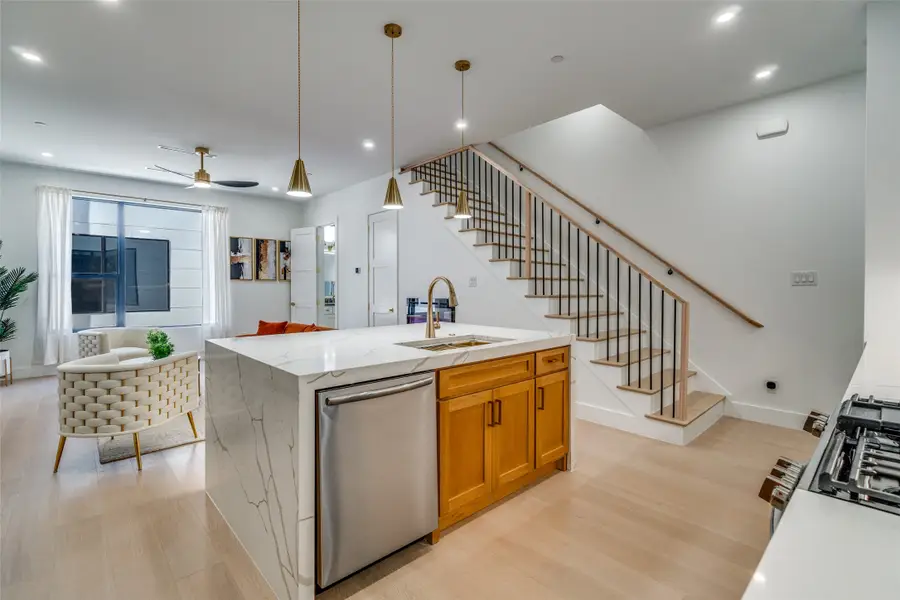 708 W Tenth Street #101, Dallas, TX 75208 - #3