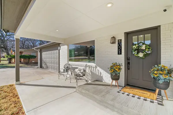 1021 Poe Street, Azle, TX 76020