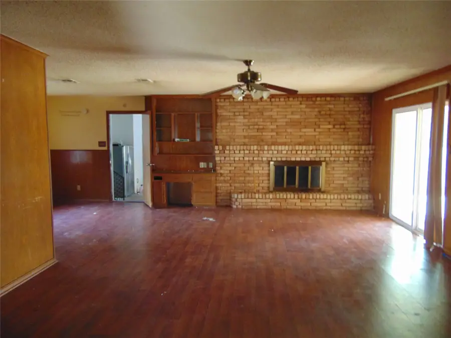 600 N Young Boulevard, Desoto, TX 75115 - #2