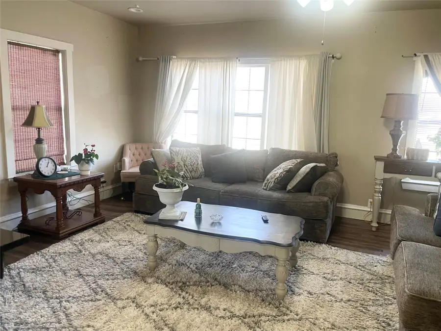 820 Plum Street, Graham, TX 76450 - #3