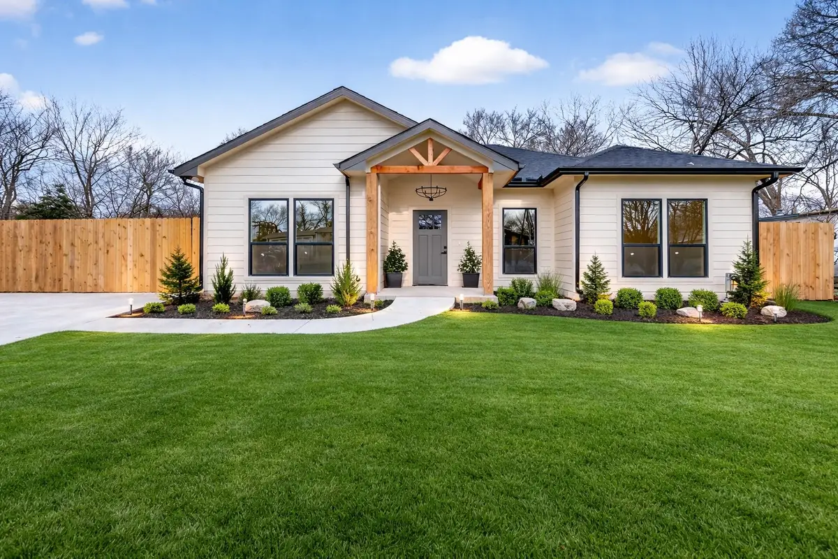 2112 W 13th Avenue, Corsicana, TX 75110 - #1