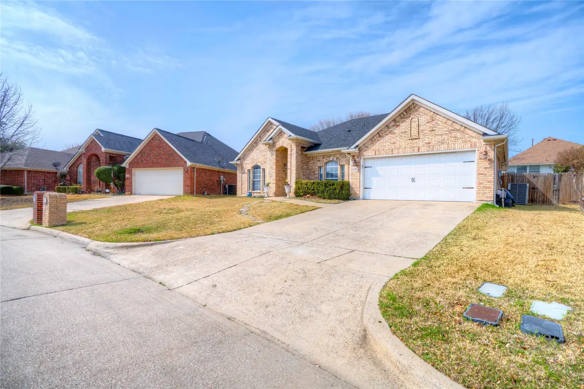 1107 Deer Valley Lane, Arlington, TX 76001 - #1