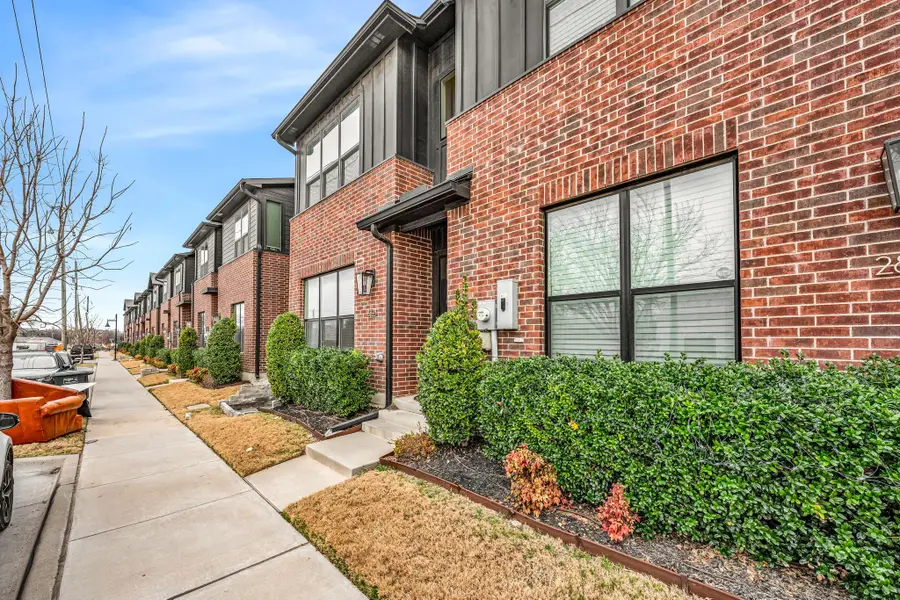 2825 Stanley Avenue, Fort Worth, TX 76110 - #3