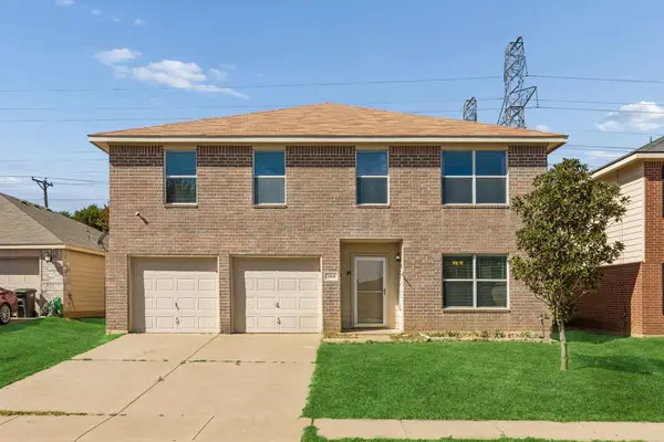 1868 Lynnwood Hills Drive, Fort Worth, TX 76112