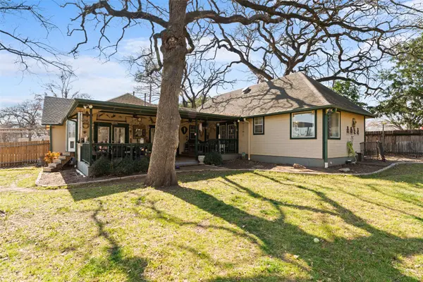 805 E Shady Grove Road, Irving, TX 75060