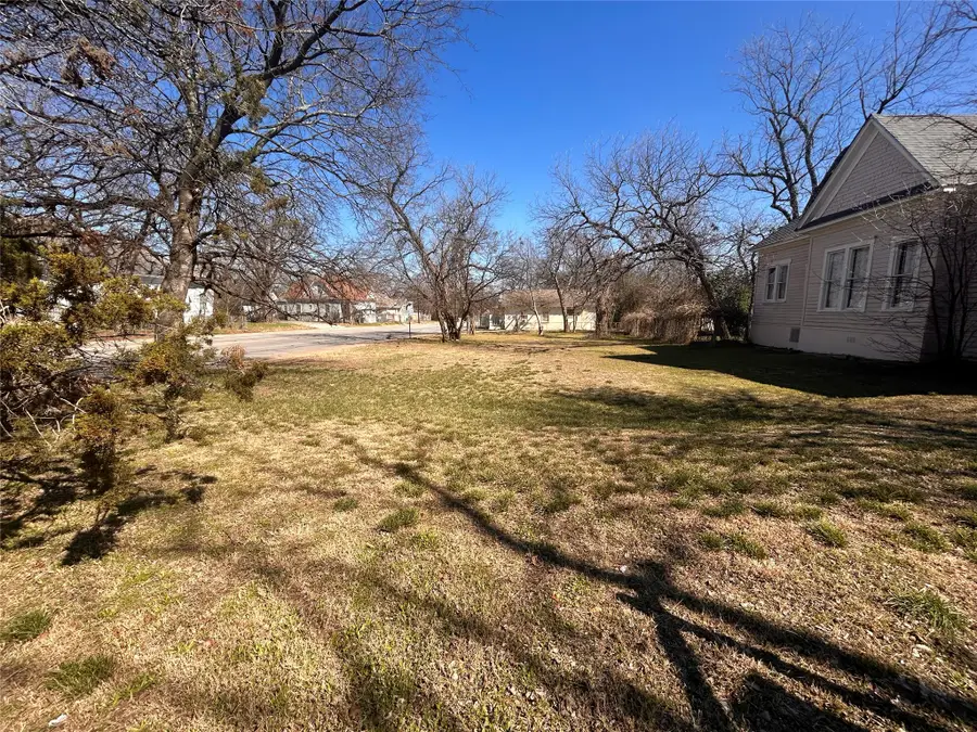 933 N 12th Street, Waco, TX 76707 - #2