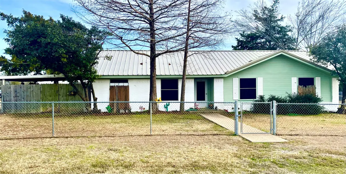 1116 Navarro, Mart, TX 76664 - #1