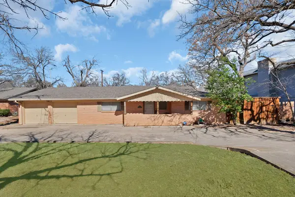 7013 Meadowbrook Drive, Fort Worth, TX 76112