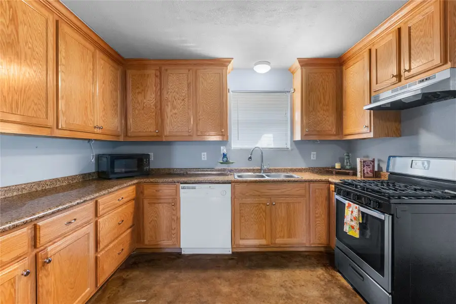 702 Main Street, Windom, TX 75492 - #3