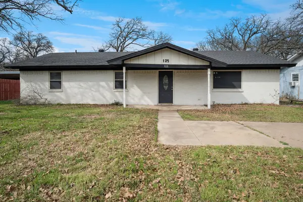 125 Briarwood Drive, Kennedale, TX 76060