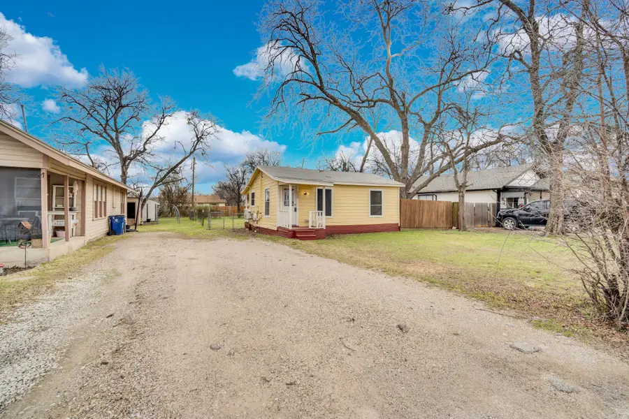 220 N Commerce Street, Burleson, TX 76028 - #2