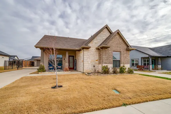 612 Adeline Drive, Burleson, TX 76028