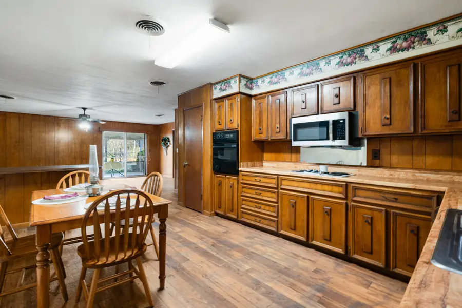 410 S Bois Darc Street, Blossom, TX 75416 - #3