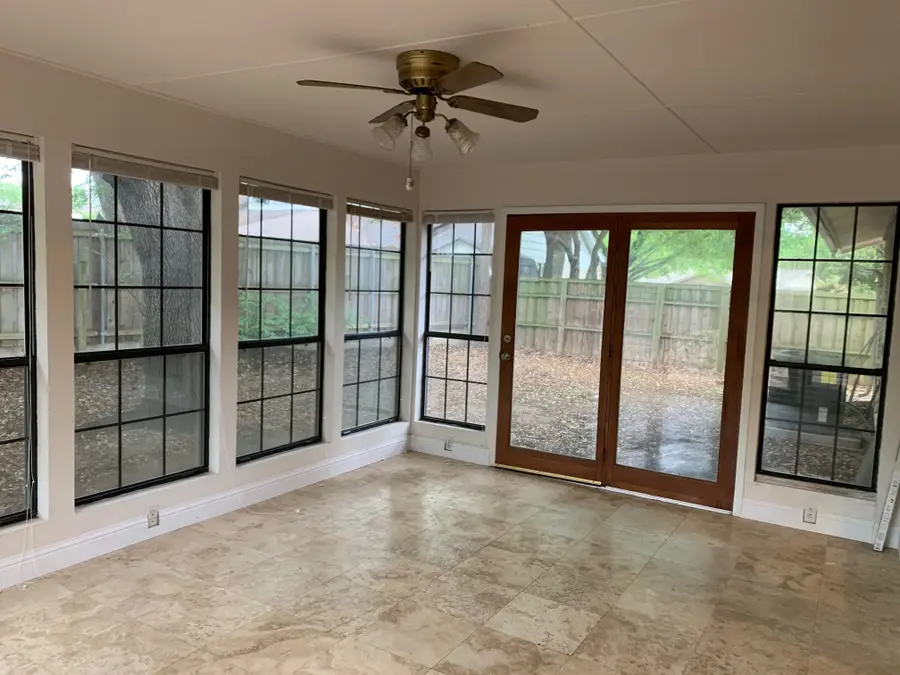 913 W Northgate Drive, Irving, TX 75062 - #2