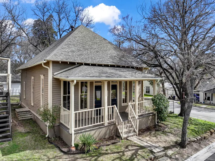 602 N Walnut Street, Weatherford, TX 76086 - #2