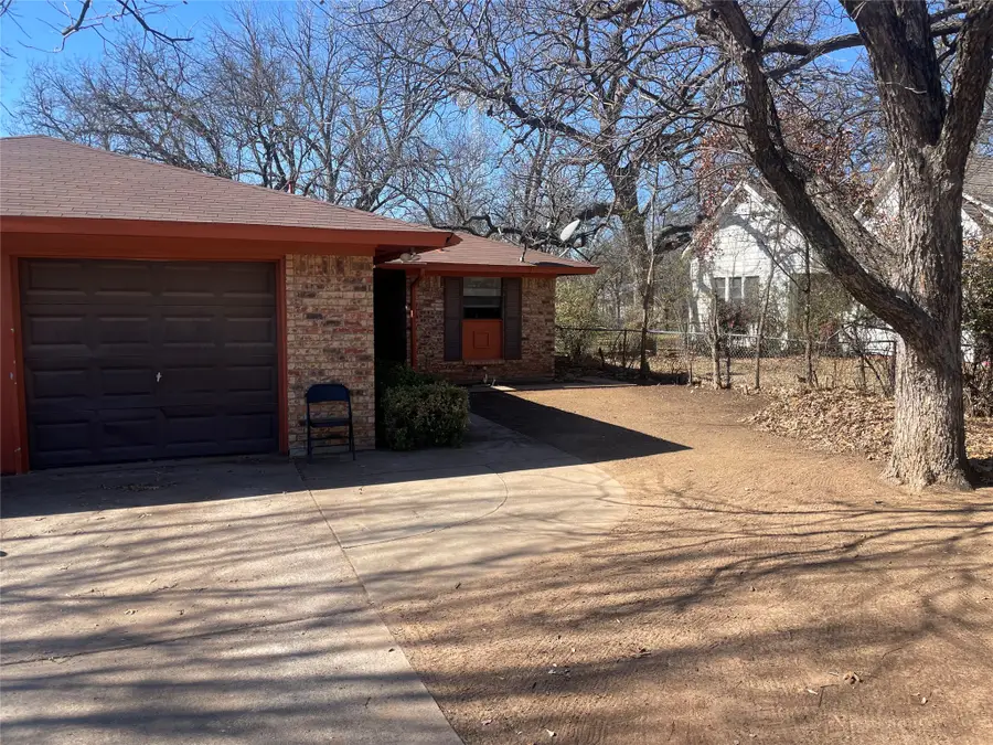 814 Plum Street, Graham, TX 76450 - #3