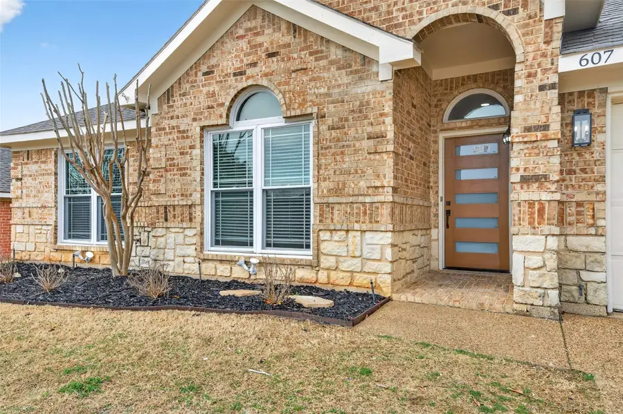 607 Parkhill Drive, Mansfield, TX 76063 - #2