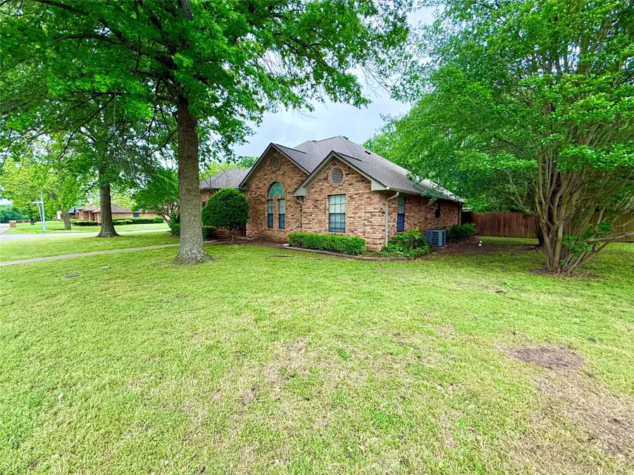 2103 Pecan Street, Bonham, TX 75418 - #3