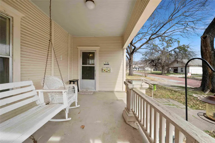 713 N Commerce Street, Gainesville, TX 76240 - #3